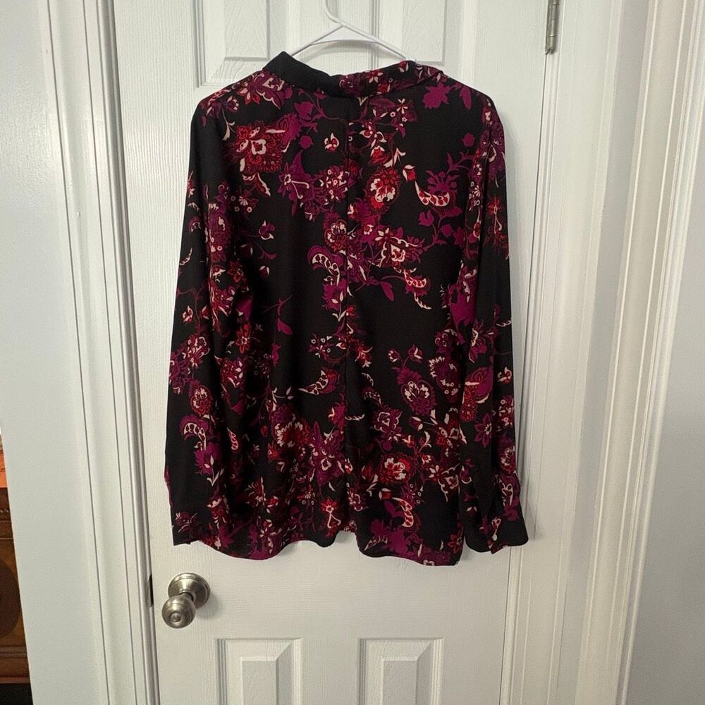 Dana Buchman Women’s XL Blouse Black Pink Floral Long Sleeve Button Cuff - Picture 4 of 9